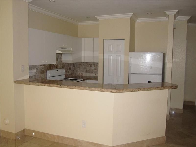Building Photo - 571 Princess Dr