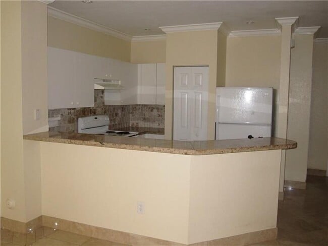 Building Photo - 571 Princess Dr