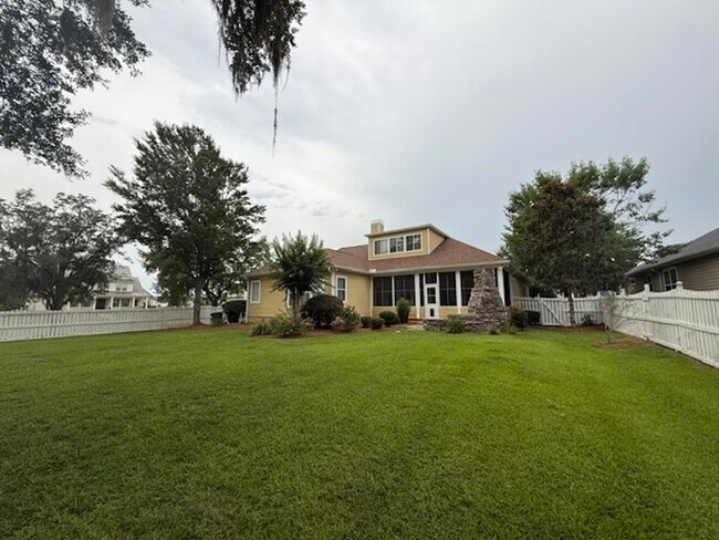 Building Photo - 2401 Goldenrod Wy