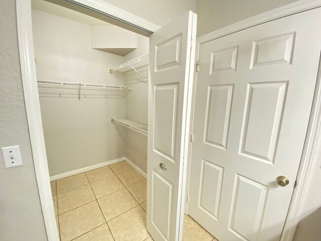 Building Photo - Park Central Gated Community!!2/2 with a G...