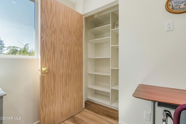 Building Photo - 116 S Glenroy Ave