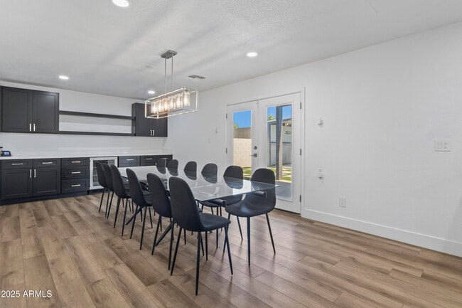 Building Photo - 2166 E Greenway Dr