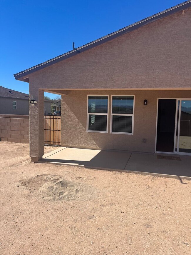 Building Photo - Beautiful 4 Bedroom 2 Bathroom split floor plan home in the newly built Turquoise Hills Neighborh...