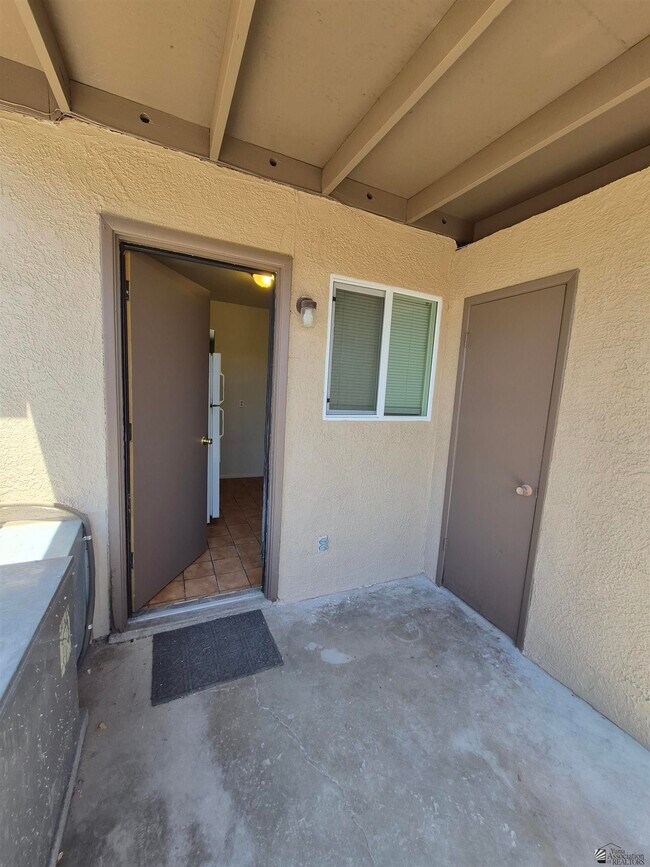 Building Photo - 2040 S 11th Ave