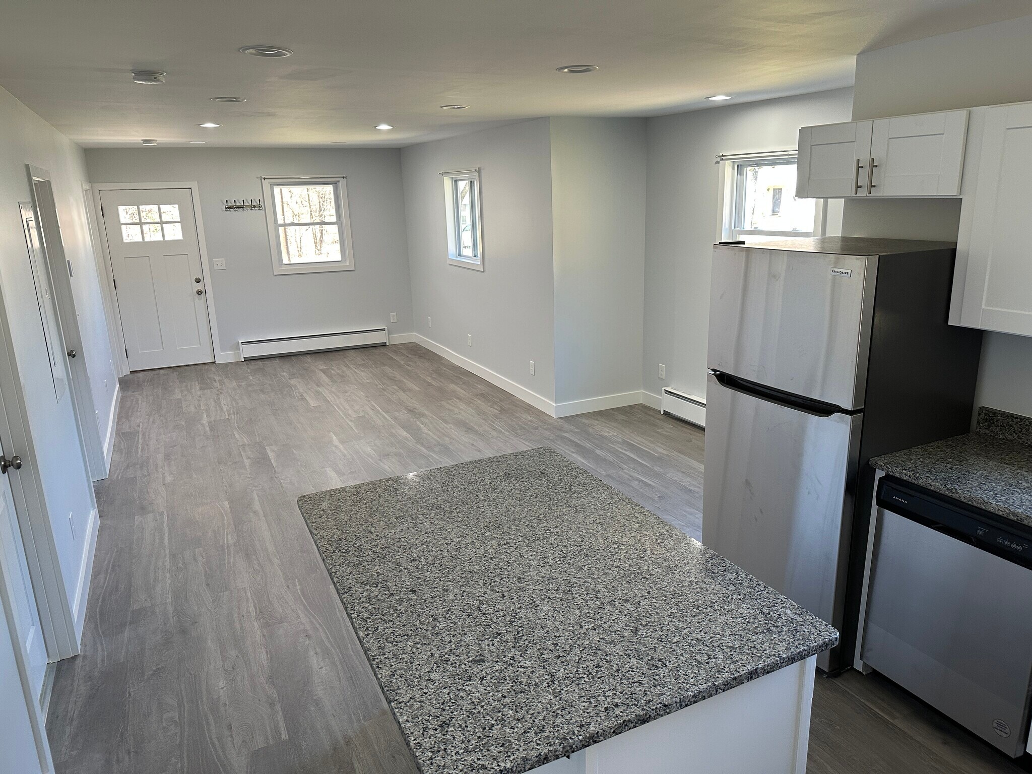 Living - 1221 Main St