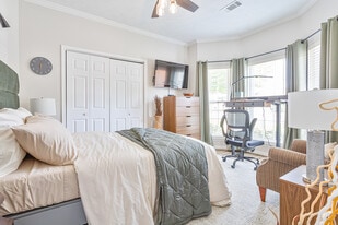 Private bedroom - 111 Havenwood Way