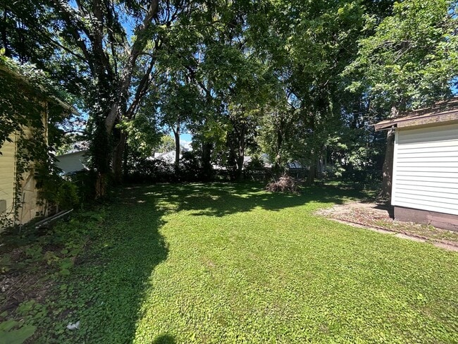 Building Photo - 3 Bed 2 Bath Single Family Home
