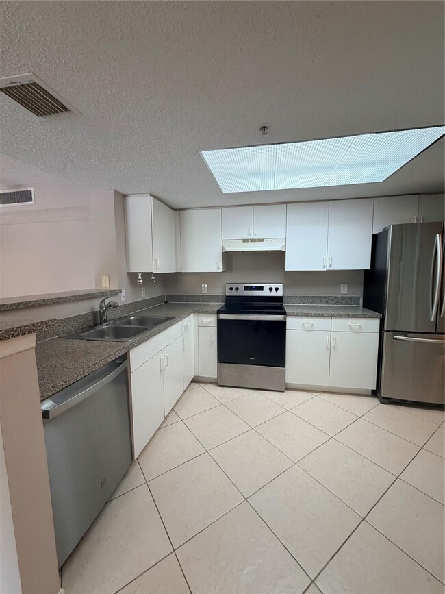 Building Photo - 5025 Wiles Rd