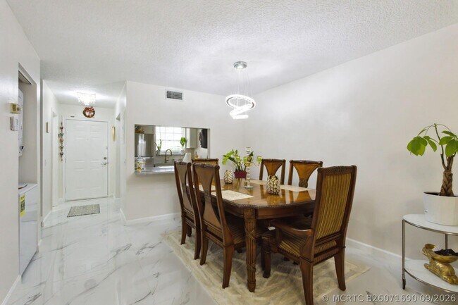 Building Photo - 368 Waterside Dr