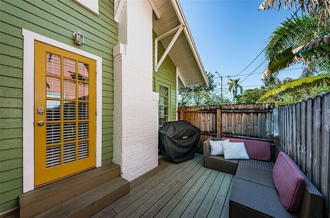 Building Photo - 1009 8th St N