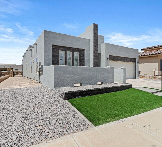 Building Photo - 265 Emerald Sun Dr