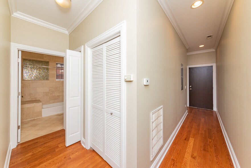 Building Photo - 6217 S Kimbark Ave