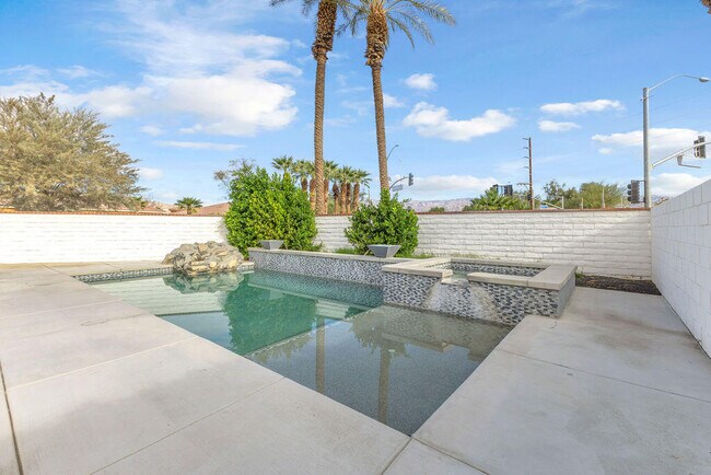 Building Photo - 83950 Avenida Serena