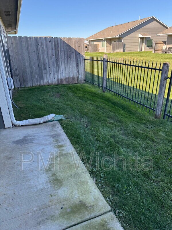 Building Photo - 5542 N Edwards