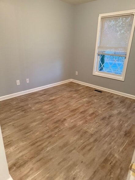 Building Photo - 199 Basin Dr