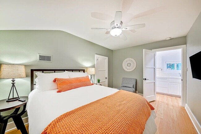 Building Photo - 1185 Tamarack Ave