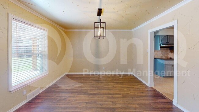 Building Photo - 6458 Royal Ln
