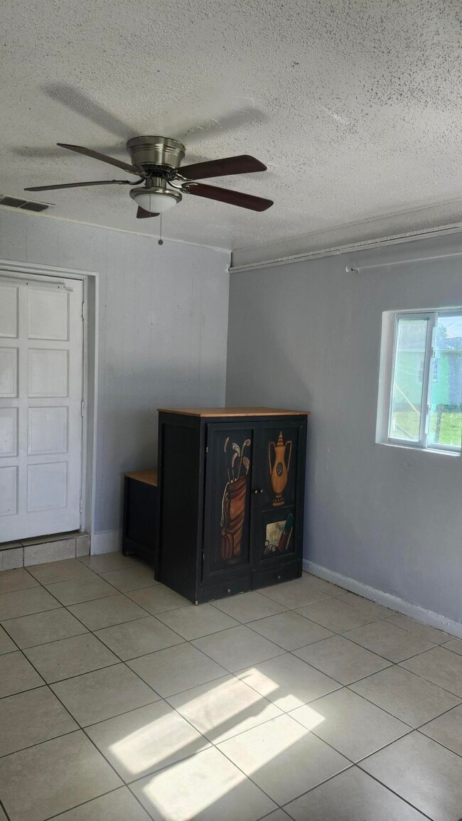 Building Photo - 3751 NW 36th St