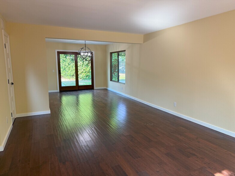 Building Photo - 2096 McCrea Rd