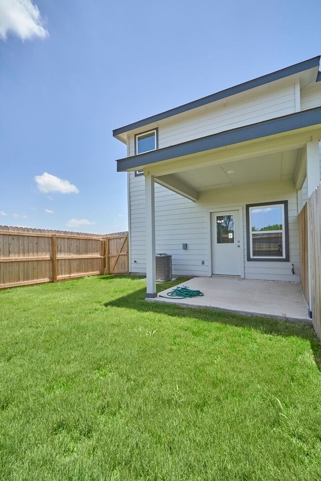 Building Photo - Hunters Ranch Beauty! 3 Bedroom 2 1/2 Bath...