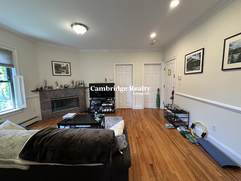 Building Photo - 268 River St