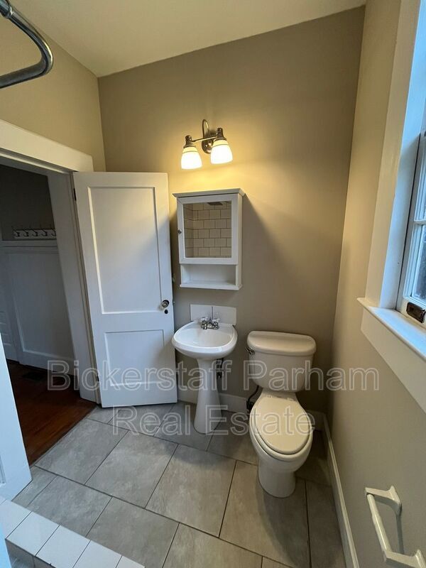 Building Photo - 1409 16th Ave