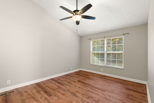 Building Photo - Highly sought after Chesney Glen division....