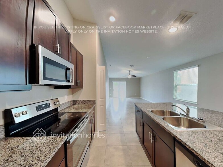 Building Photo - 2219 Treesdale Ave