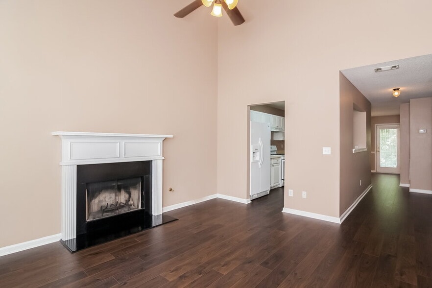 Building Photo - 4195 Clarks Tr