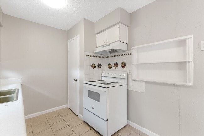 Building Photo - 743 Deercrest St