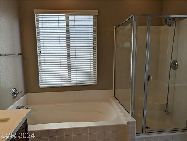 Building Photo - 909 Old Creek Way