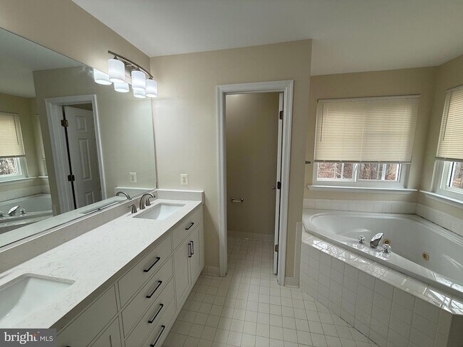 Building Photo - 10106 Garden Valley Ct