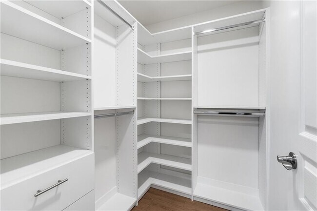 Building Photo - 865 Great Glen Pl