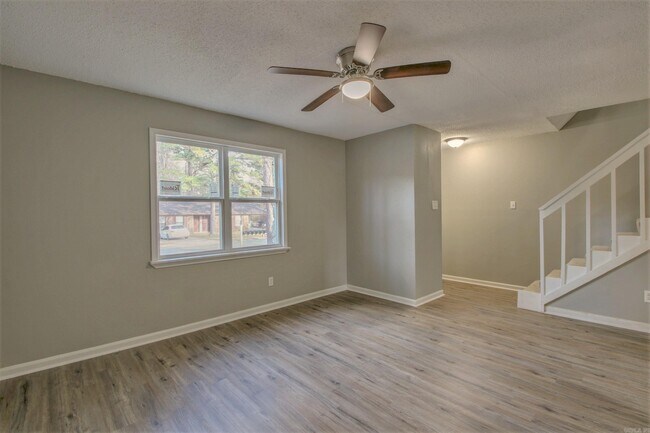 Building Photo - 1900 Labette Manor Dr