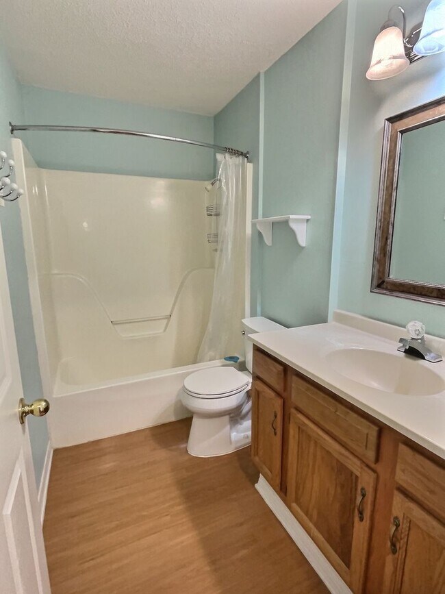 Building Photo - 3 BD Home with 30 x 40 Shop with Four 10 x 12 Attached Stalls