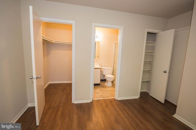 Building Photo - 803 College Ln