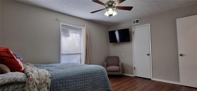 Building Photo - 704 Dunbar Dr