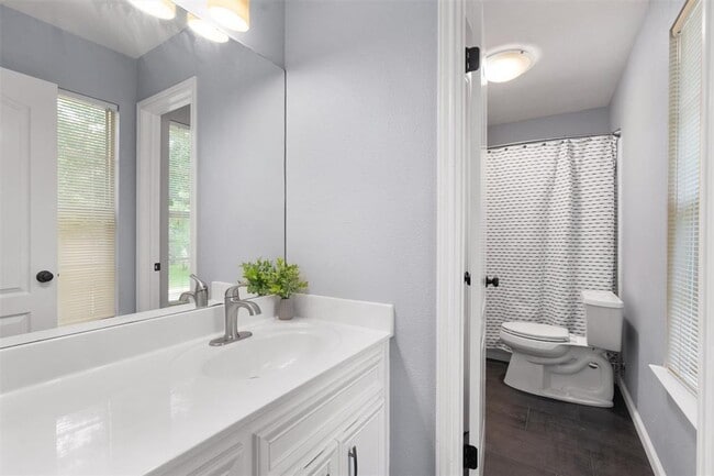 Building Photo - 3817 Newland Dr