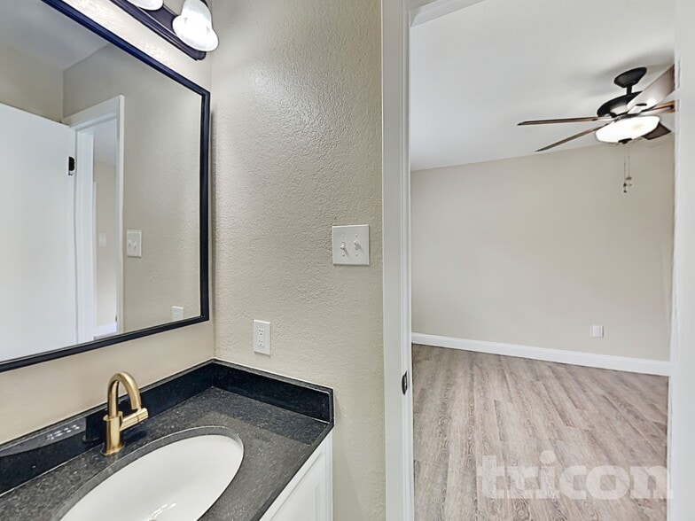 Building Photo - 837 Pine Mountain Dr
