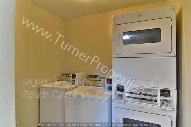 Building Photo - 411 Old Manor Rd