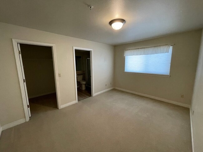 Building Photo - Beautiful Condo with Amazing View of the H...