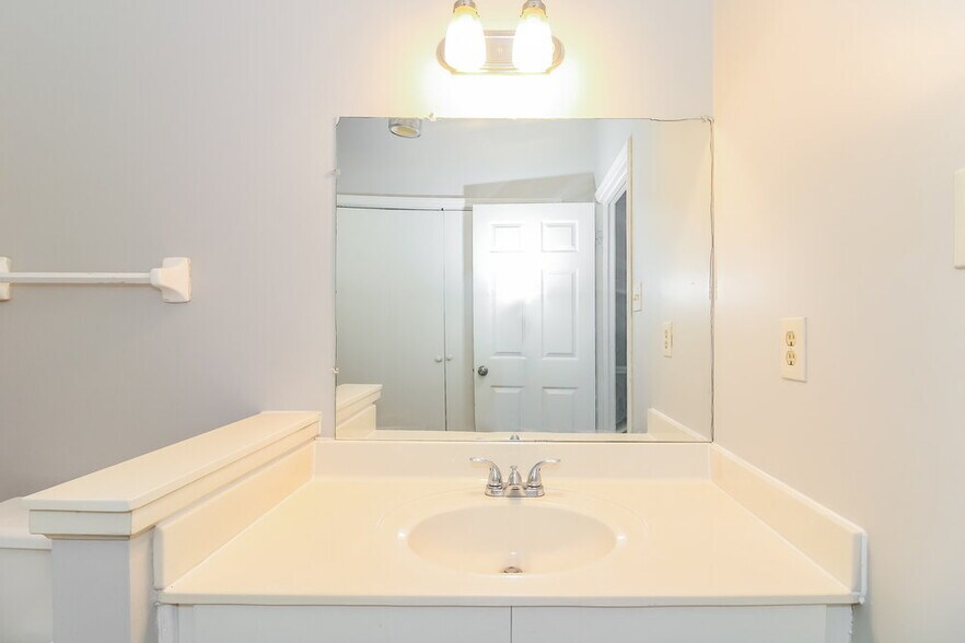 Building Photo - 8183 Walnut Valley Cove