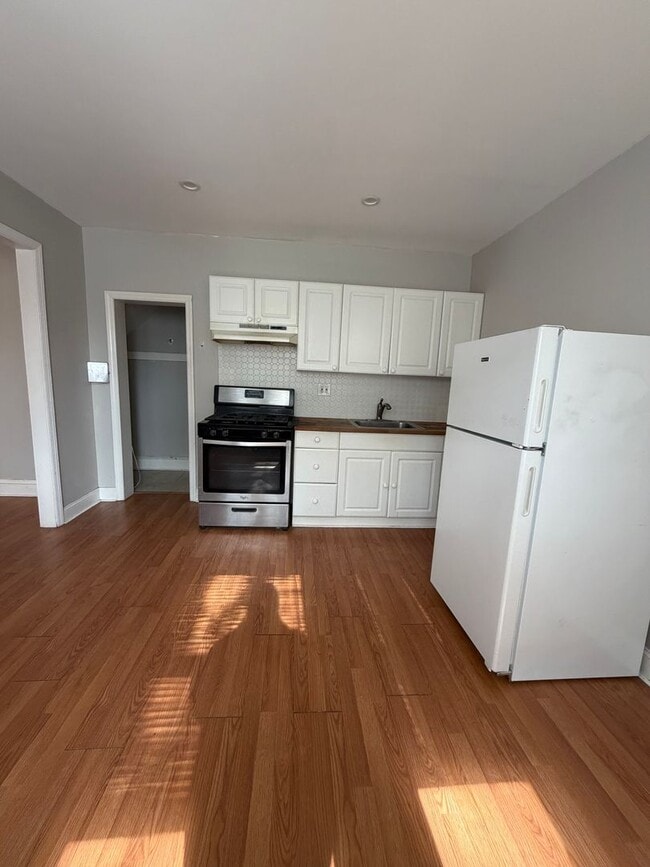 Building Photo - 21 S Wycombe Ave