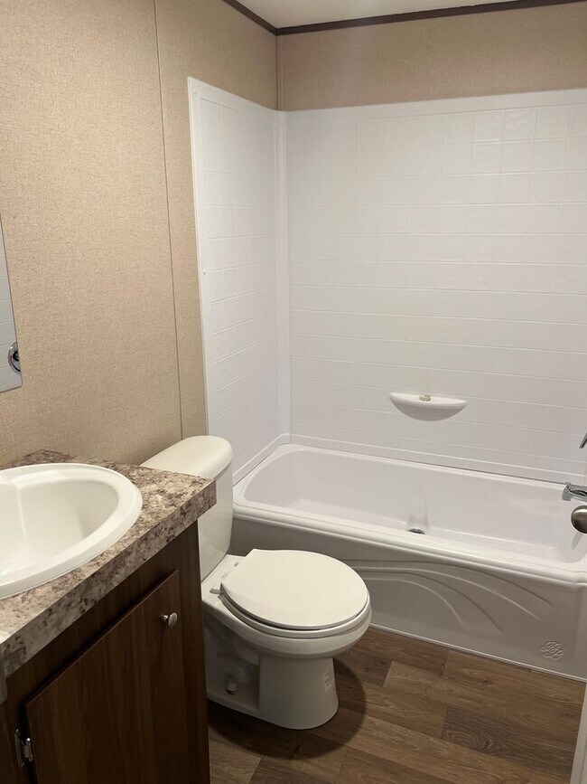 Building Photo - Brand New! Move In Ready & Close to Downto...