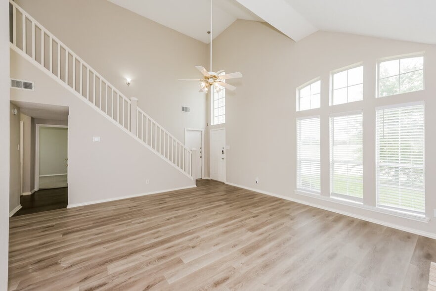Building Photo - 300 Stone Creek Blvd