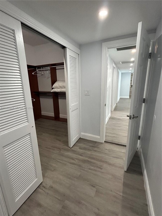 Building Photo - 4001 S Ocean Dr