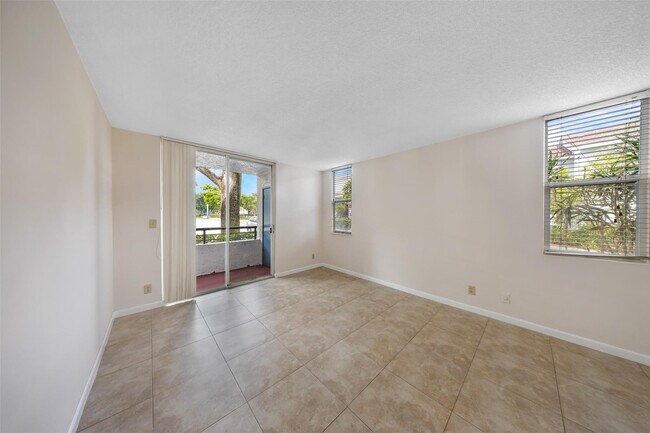 Building Photo - 941 Lyons Rd