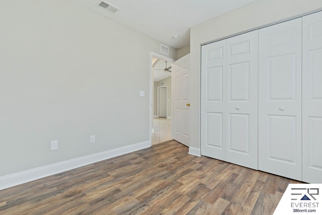 Building Photo - LIKE NEW 3/2/2 IN THE HEART OF PALM COAST