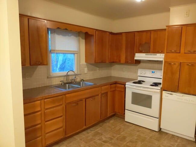 Building Photo - 2 Bed, 1 Bath Ready for Rent!