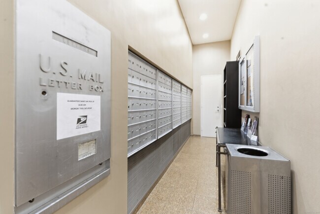 Building Photo - 1 Gold St